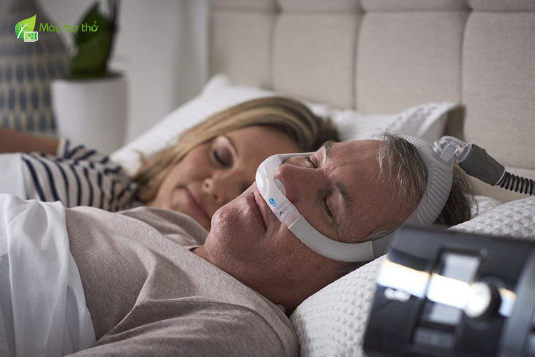 Máy hỗ trợ thở cho người già giúp ngăn ngừa tình trạng ngừng thở do ngưng thở khi ngủ