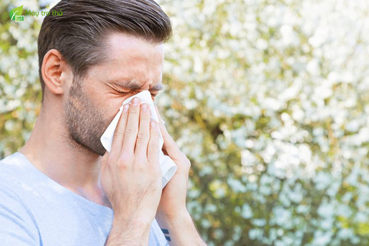 Các triệu chứng viêm mũi dị ứng phổ biến tương tự như cảm lạnh